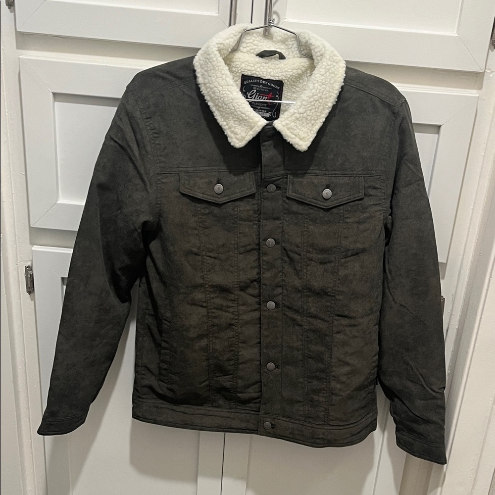 Beautiful giant olive large Jacket with Cream Sherpa Collar
